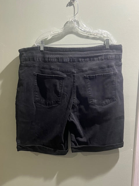 Terra & Sky Black Roll Cuff Denim Shorts – Size 2X