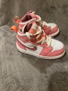 Toddler pink & white AIR JORDAN